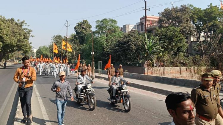 विश्व हिंदू परिषद व बजरंग दल के नेतृत्व में नोएडा महानगर में निकाली गई शौर्य यात्रा