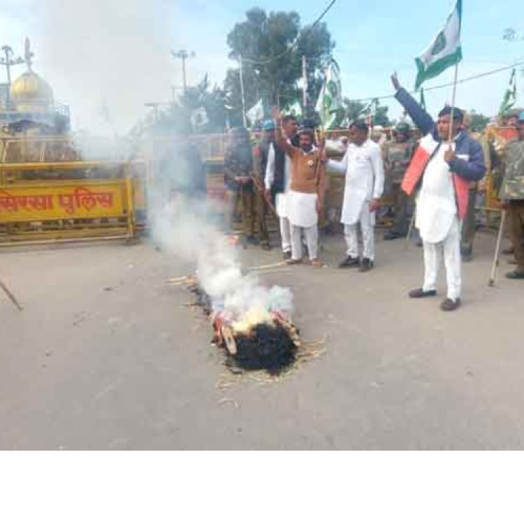 सिरसा में किसानों ने फूंका मुख्यमंत्री का पुतला